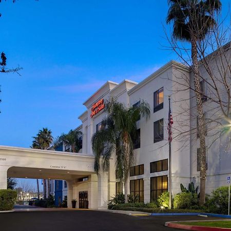 Hampton Inn & Suites Tulare Extérieur photo